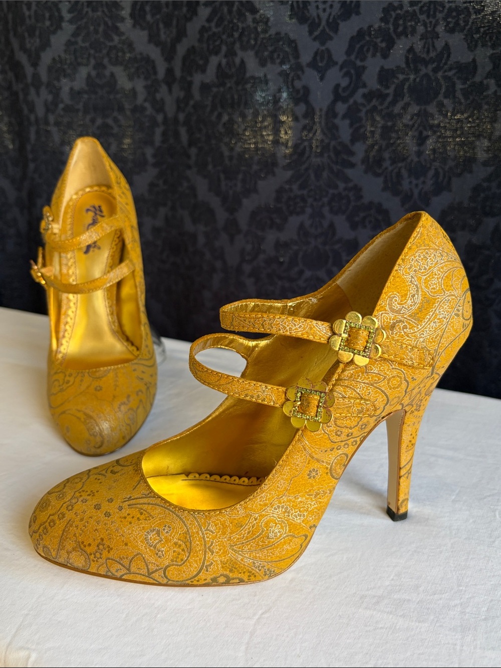 New Y2K HALE BOB Pump Heels Sz 7.5 Gold/Yellow Tapestry Double-Strap Mary Jane